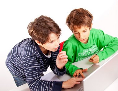Linktipps für Kinder und Jugendliche (© goldencow_images - Fotolia.com ) Empfehlenswerte Internetadressen (© goldencow_images - Fotolia.com )