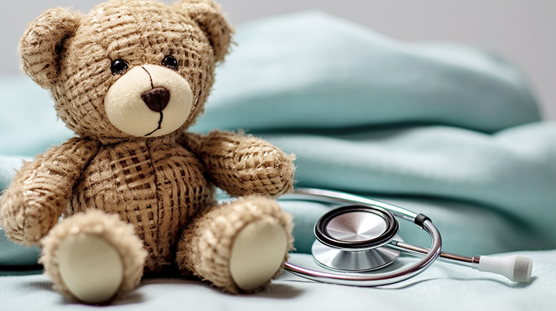 Vorsorgeuntersuchungen sollten Eltern mit ihrem Kind wahrnehmen. Bis kurz nach Vollendung ihres 5. Lebensjahres haben Kinder einen rechtlichen Anspruch auf insgesamt 10 Untersuchungen zur Früherkennung von Krankheiten, die eine normale körperliche und geistige Entwicklung gefährden.